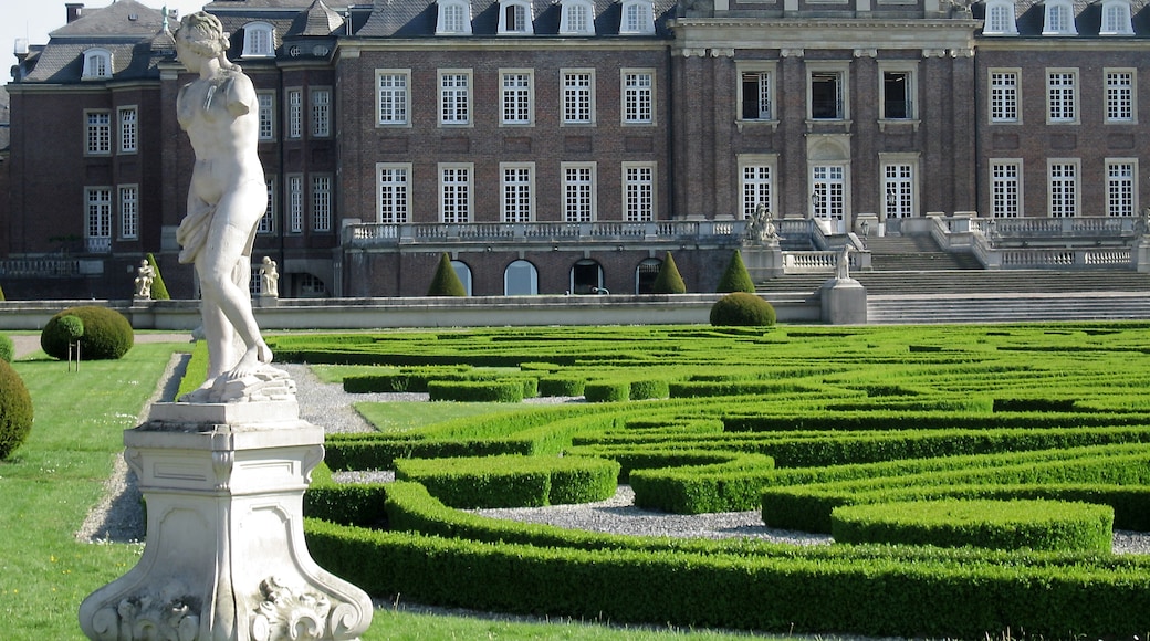 Photo "Schloss Nordkirchen" by Mbdortmund (CC BY-SA) / Cropped from original