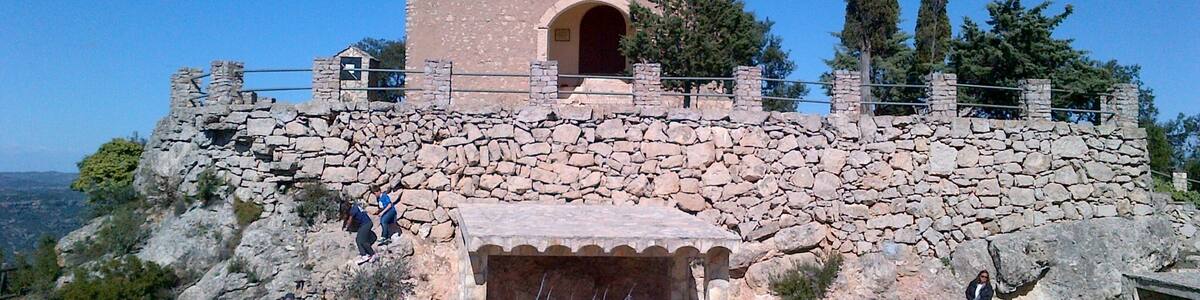 Photo "Ermita de Sant Pau (la Figuera, Priorat)" by Castellbo (Creative Commons Attribution-Share Alike 4.0) / Cropped from original