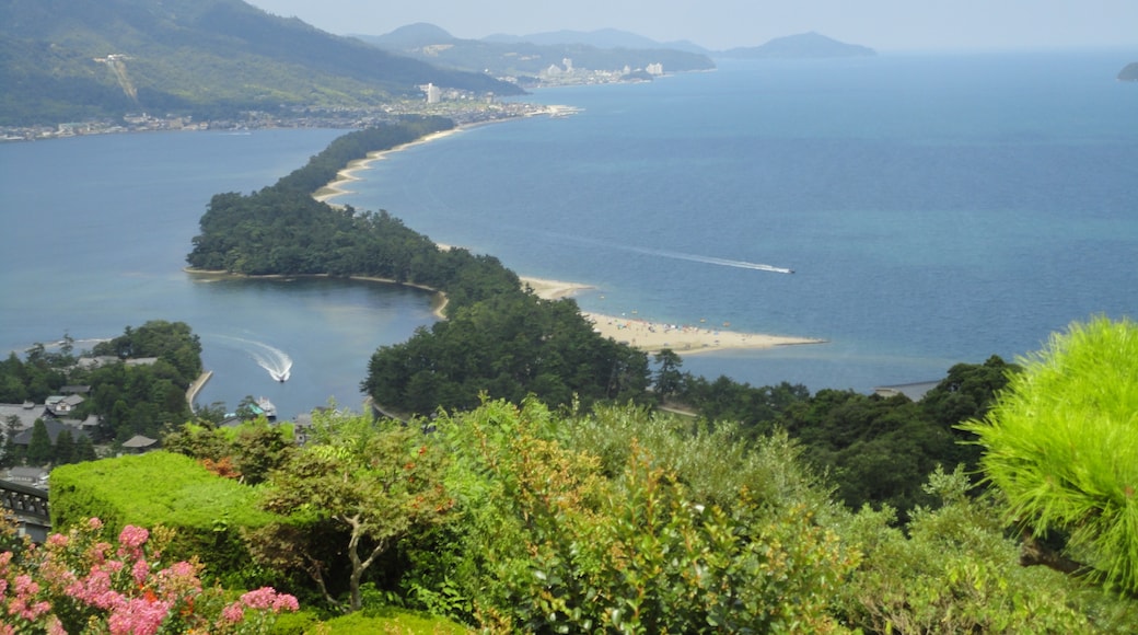 "Amanohashidate View Land"-foto av kanesue (CC BY) / Urklipp från original