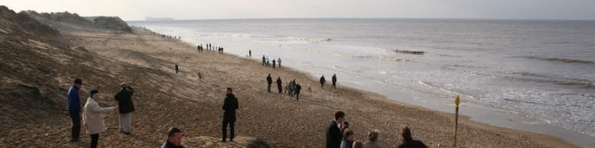 Photo "Formby Point: A lot of people on a little beach" by Chris Denny (Creative Commons Attribution-Share Alike 2.0) / Cropped from original