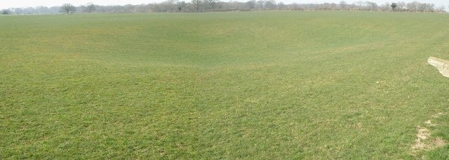 Solution hollow? A large closed circular depression in the chalk north of the monarch's Way. Not sure if this is a natural solution feature - it seems too gentle to be an old pit.