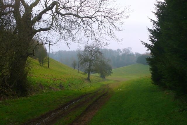 Photo "Elkstone" by Graham Horn (CC BY-SA) / Cropped from original