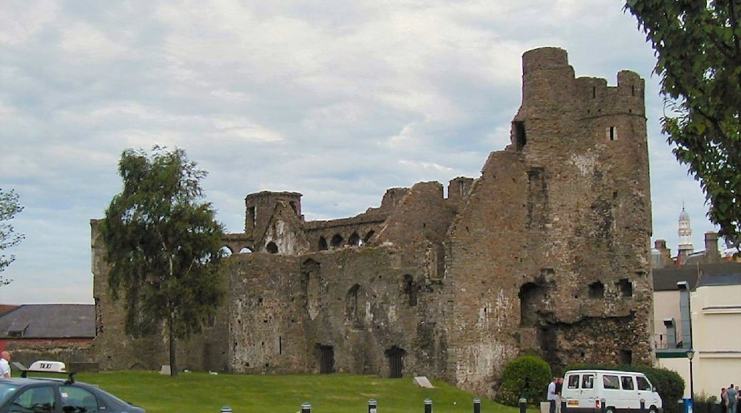 Foto "Castelo de Swansea" de Swanseatilidie (page does not exist) (CC BY-SA) / Recortada do original