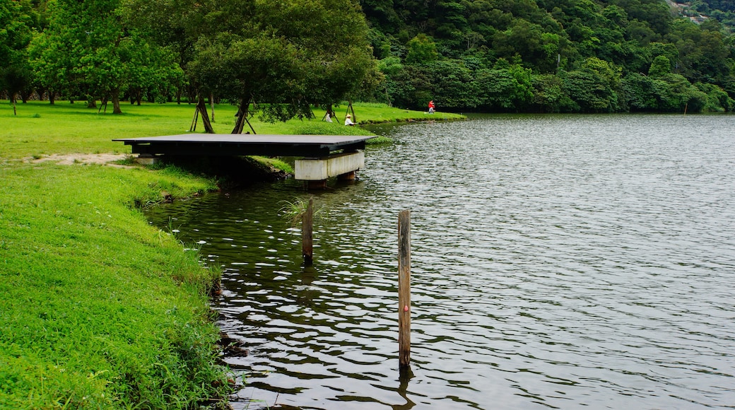 Foto „Longtanhu Park“ von lienyuan lee (CC BY)/zugeschnittenes Original