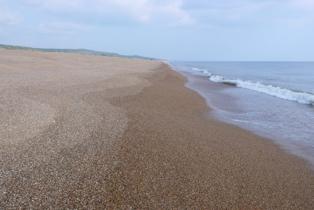 Chesil Beach at Cogden beach View south east along Chesil from just inside the grid square.