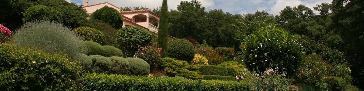 Photo "Villa à Balma" by Pistolero (Creative Commons Attribution 3.0) / Cropped from original