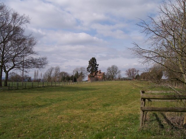 Kuva ”Longney and Epney” käyttäjältä Bob Embleton (CC BY-SA) / rajattu alkuperäisestä kuvasta