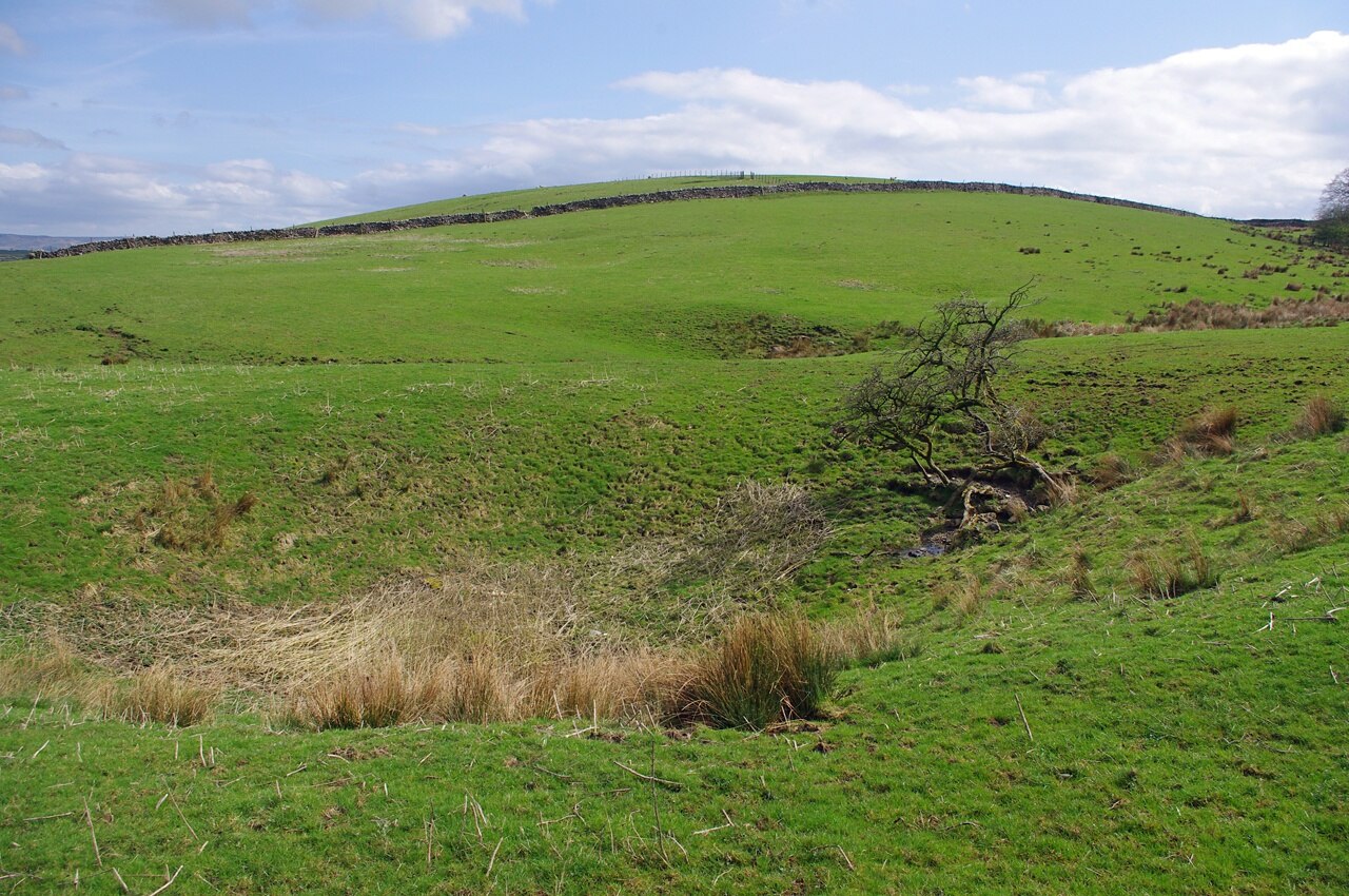 Foto “Scosthrop” tomada por Ian Taylor (CC BY-SA); recorte de la original