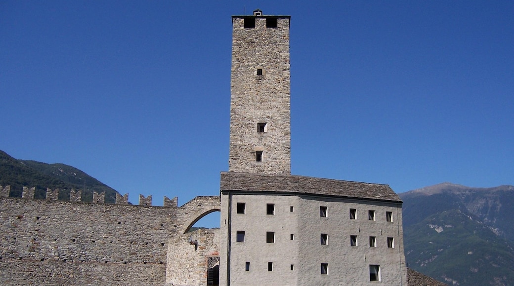 Foto „Burgen von Bellinzona“ von Jungpionier (CC BY-SA)/zugeschnittenes Original