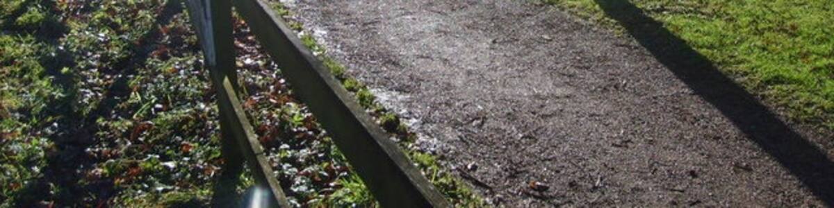 Photo "Patshull Golf Course View The view from Rushey Lane near Patshull Hall." by Gordon Griffiths (Creative Commons Attribution-Share Alike 2.0) / Cropped from original