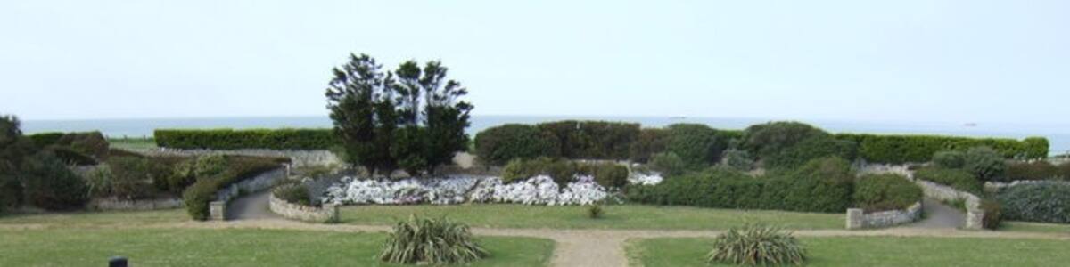 Photo "The Sunken Garden This is a feature between the Royal Esplanade at Westbrook and the clifftop. The sea to the north is visible. Unfortunately a Bath Parade Gardens it ain't!" by Jonathan Billinger (Creative Commons Attribution-Share Alike 2.0) / Cropped from original