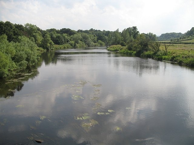 River Clyde View upstream from the footbridge carrying the Clyde Walkway and National Cycle Route 1.