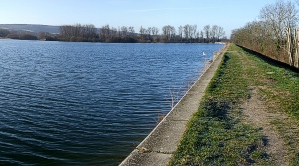 "Tring Rural"-foto av Rob Farrow (CC BY-SA) / Urklipp från original