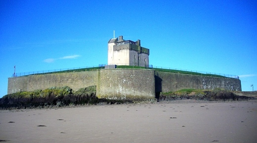 Photo "Broughty Castle" by Bob Embleton (CC BY-SA) / Cropped from original