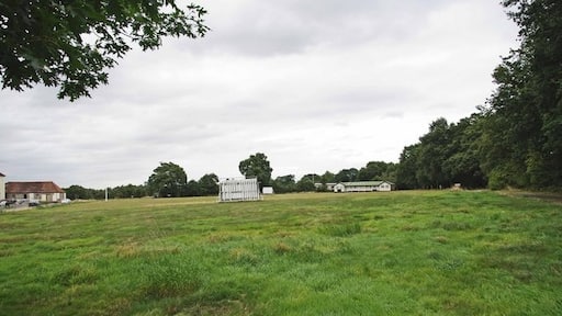 Kuva ”Navestock” käyttäjältä Glyn Baker (CC BY-SA) / rajattu alkuperäisestä kuvasta