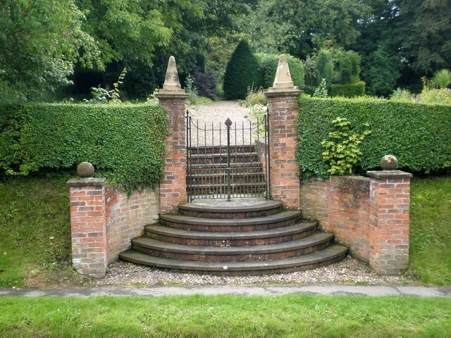 Foto “Goodmanham” tomada por Dr Patty McAlpin (CC BY-SA); recorte de la original