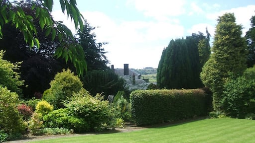 Photo "Eggleston" by Bill Henderson (CC BY-SA) / Cropped from original