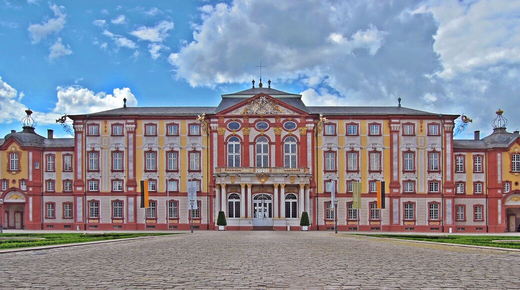 "Schloss Bruchsal"-foto av LoKiLeCh (CC BY-SA) / Urklipp från original