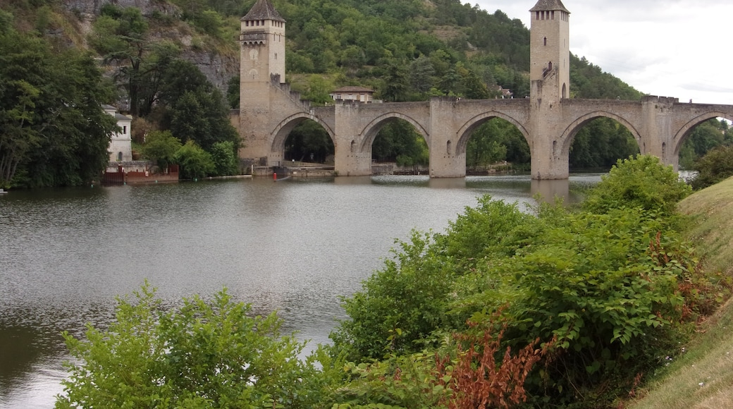 Foto „Pont Valentré“ von Jacquym (page does not exist) (CC BY-SA)/zugeschnittenes Original