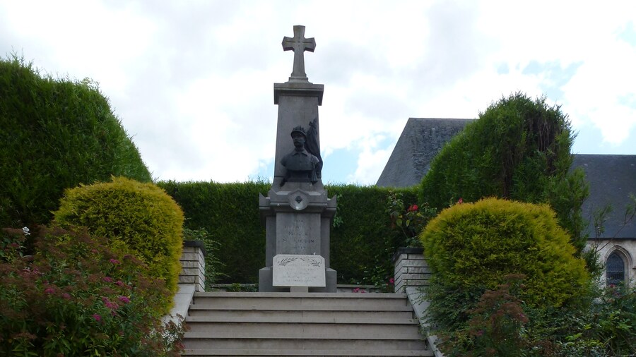 Photo "Merck-Saint-Liévin (Pas-de-Calais, Fr) monument aux morts" by undefined (Creative Commons Zero, Public Domain Dedication) / Cropped from original