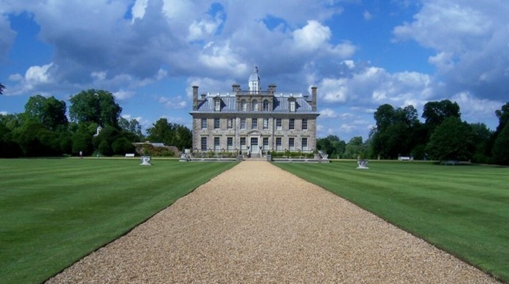Photo "Kingston Lacy House" by Pam Goodey (CC BY-SA) / Cropped from original