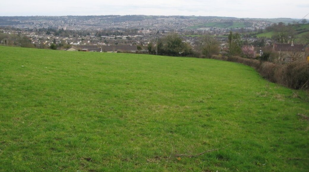 Kuva ”Charlcombe” käyttäjältä Phil Williams (CC BY-SA) / rajattu alkuperäisestä kuvasta