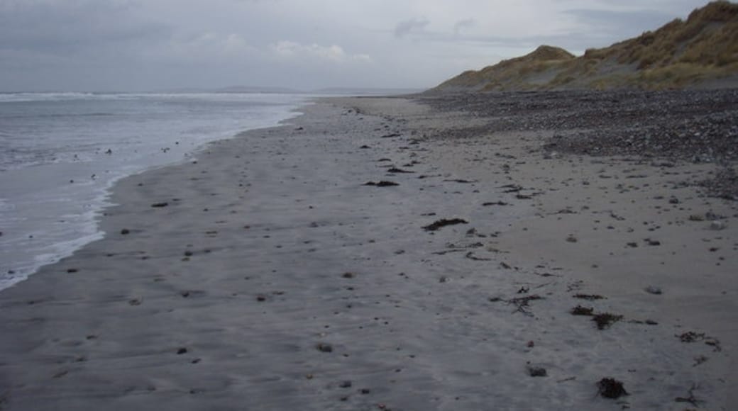 Foto „Strand von Baleshare“ von Roger McLachlan (CC BY-SA)/zugeschnittenes Original