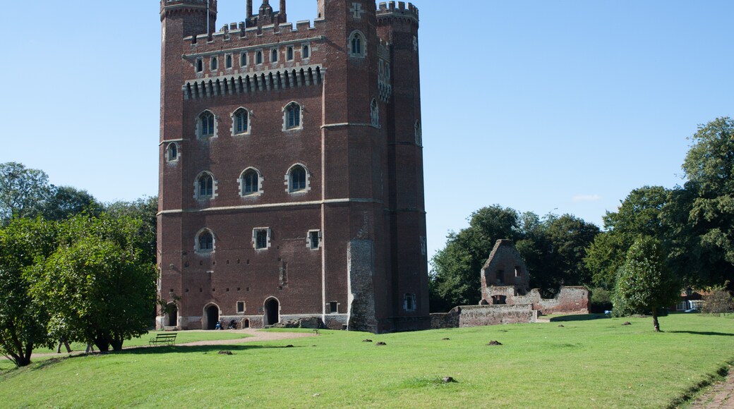 Photo "Tattershall Castle" by Sfyffecollins (page does not exist) (CC BY-SA) / Cropped from original