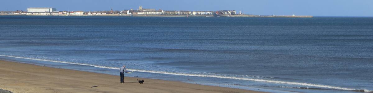 Photo "Seaton Carew" by undefined (Creative Commons Zero, Public Domain Dedication) / Cropped from original