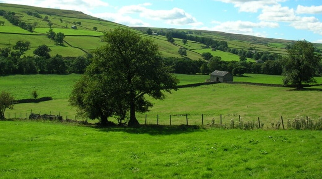 Foto “Fountains Earth” tomada por DS Pugh (CC BY-SA); recorte de la original