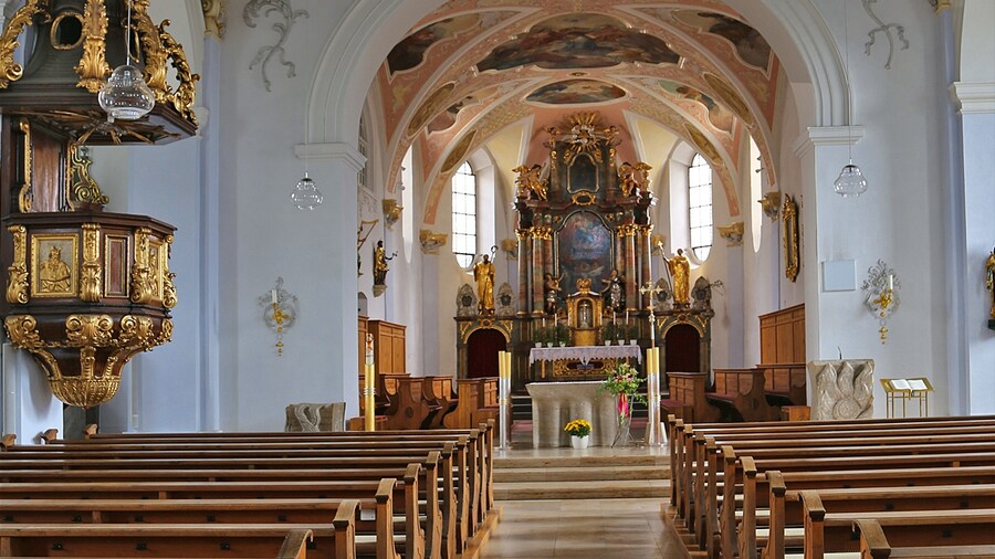 Photo "Catholic Parish Church "Mariä Himmelfahrt" in Grafenau, Germany." by W. Bulach (page does not exist) (Creative Commons Attribution-Share Alike 4.0) / Cropped from original
