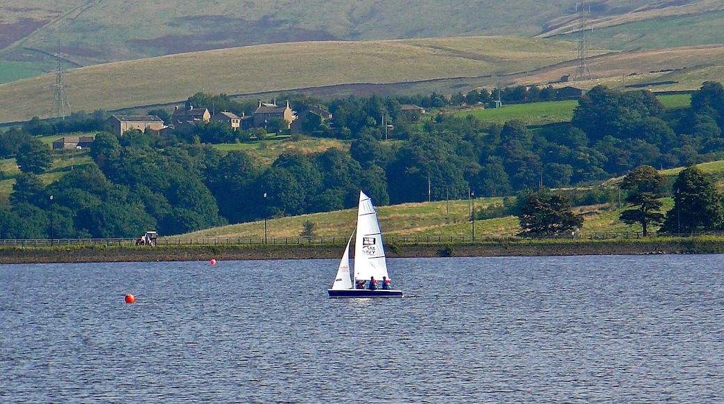 Photo "Hollingworth Lake" by Tim Green (CC BY) / Cropped from original
