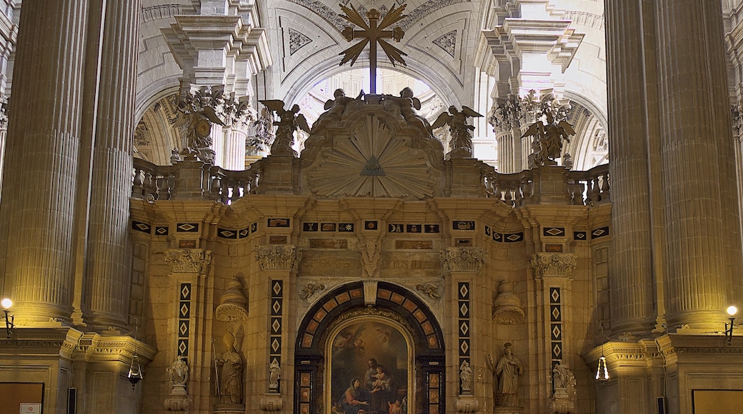 Photo "Jaén Cathedral" by Jose Luis Filpo Cabana (CC BY) / Cropped from original