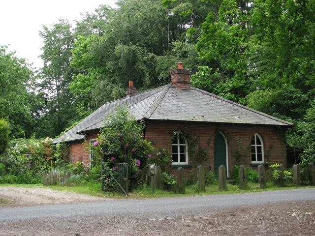 Photo "Westwick" by Evelyn Simak (CC BY-SA) / Cropped from original