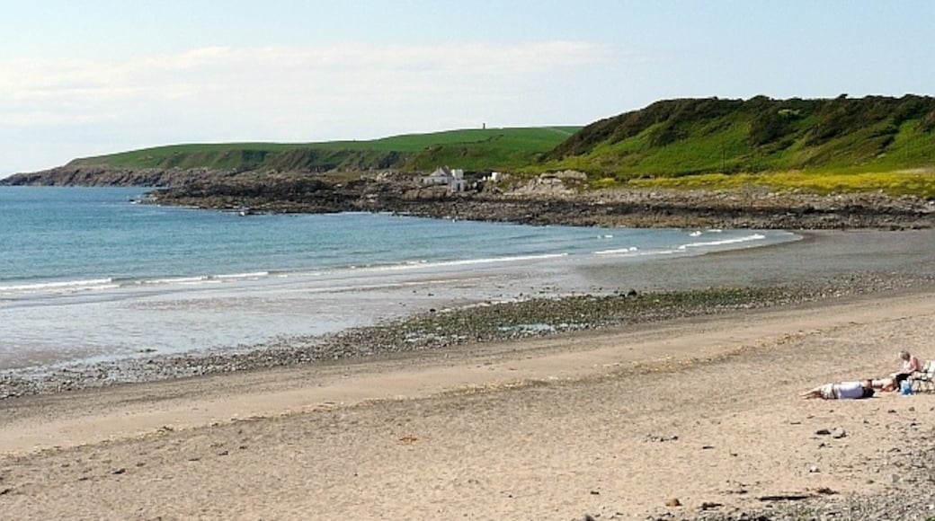 Photo "Port Logan Beach" by Rose and Trev Clough (CC BY-SA) / Cropped from original