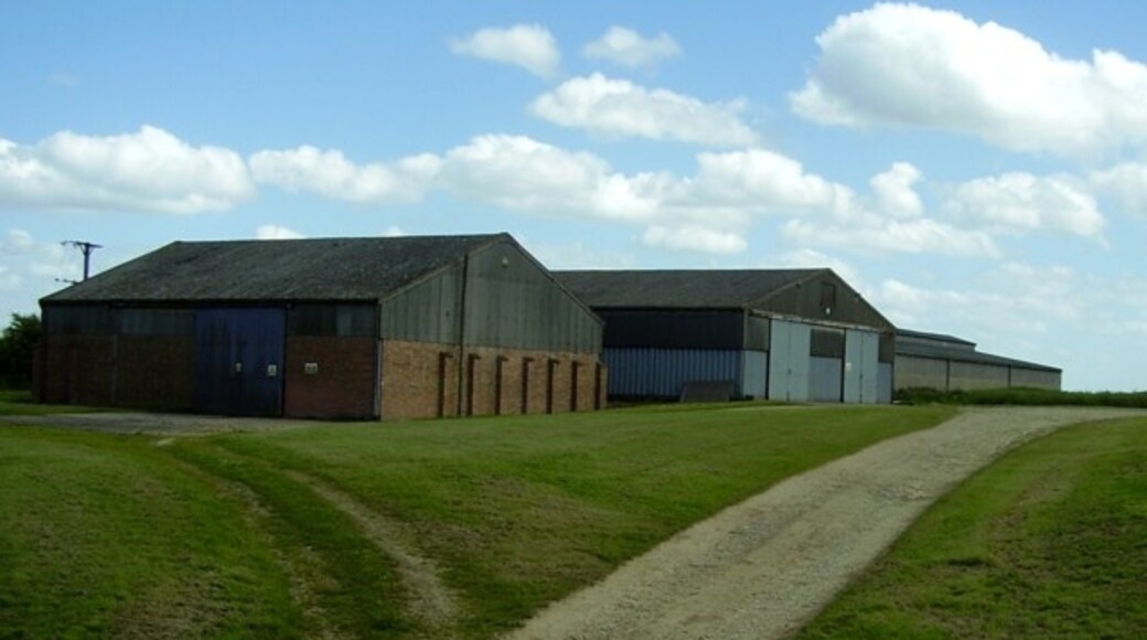 Foto “Gunby and Stainby” tomada por Andrew Tatlow (CC BY-SA); recorte de la original