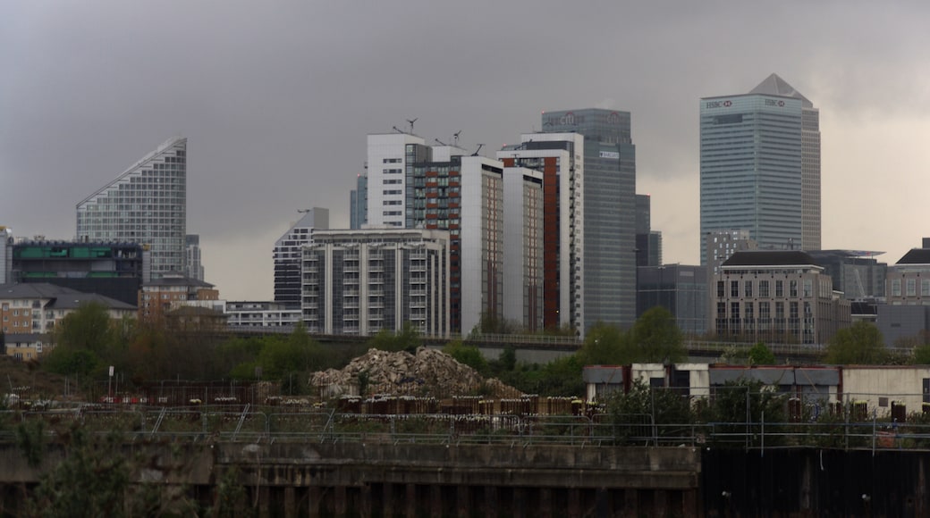 Photo "Canning Town" by Mattbuck (CC BY-SA) / Cropped from original