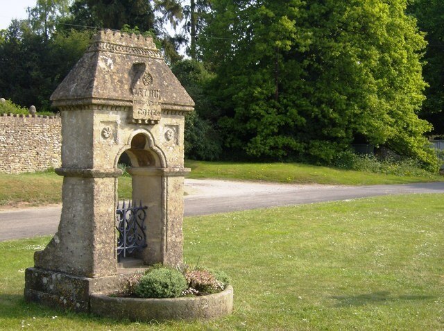 Photo "Cherington" by Graham Horn (CC BY-SA) / Cropped from original