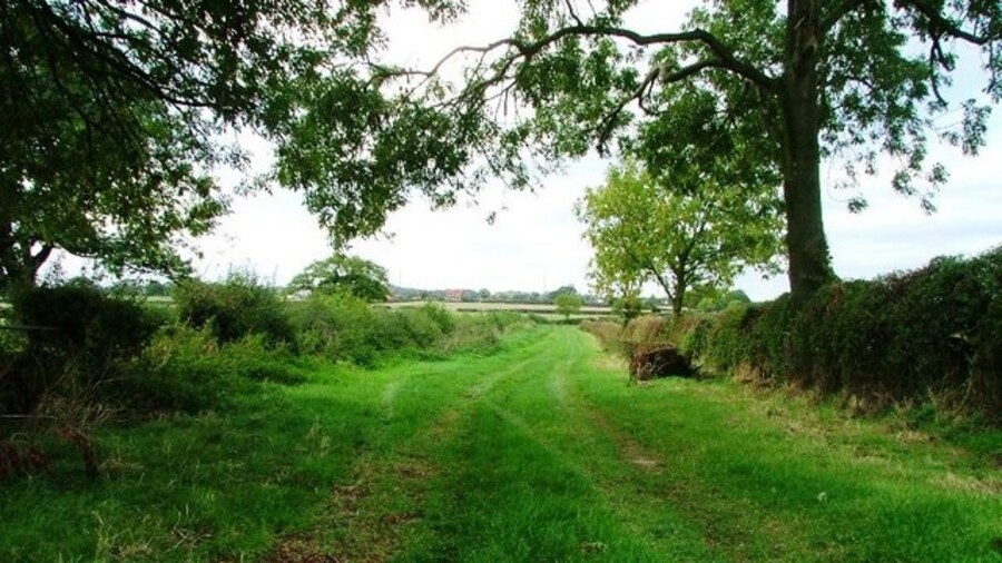 Photo "Fowgill Lane" by Mick Garratt (Creative Commons Attribution-Share Alike 2.0) / Cropped from original