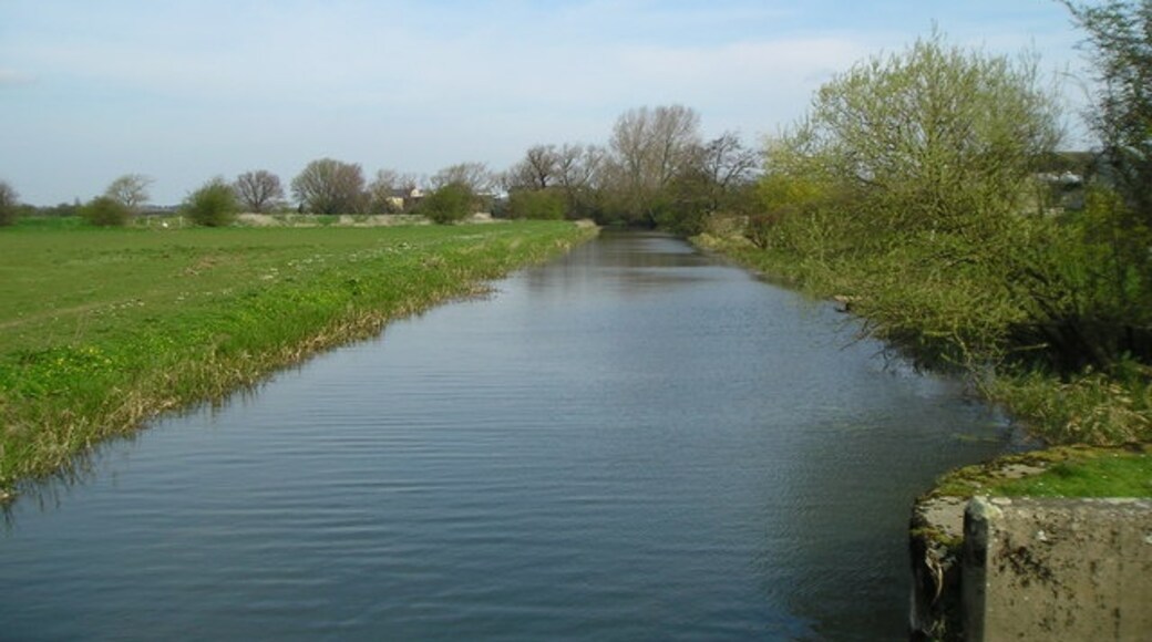 Foto “Cottingwith” tomada por Catherine Wilson (CC BY-SA); recorte de la original