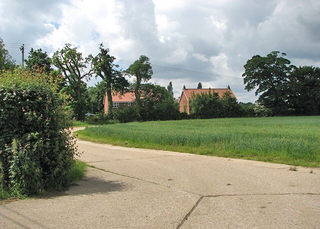 Photo "Hardingham" by Evelyn Simak (CC BY-SA) / Cropped from original