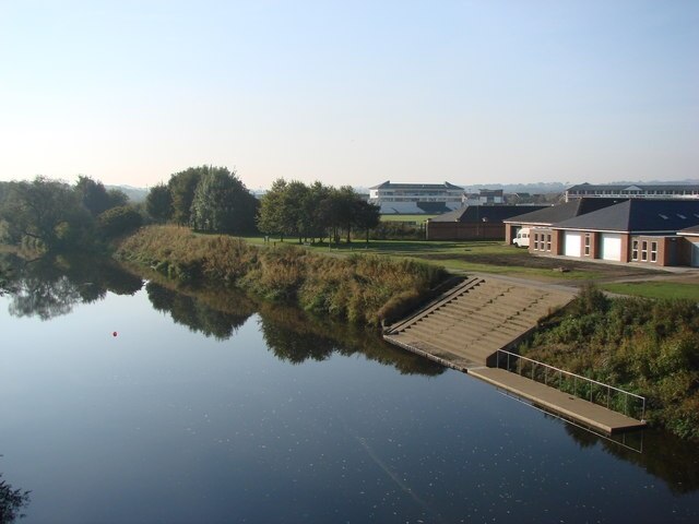 Kuva ”Little Lumley” käyttäjältä Bill Henderson (CC BY-SA) / rajattu alkuperäisestä kuvasta