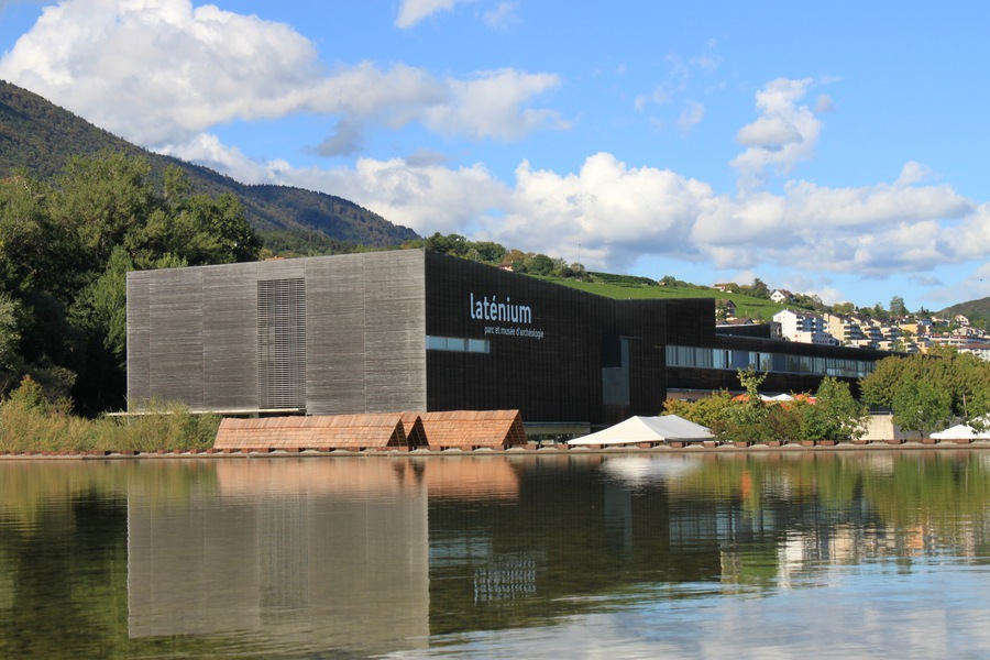 Bâtiment du musée cantonal d'archéologie (Laténium)