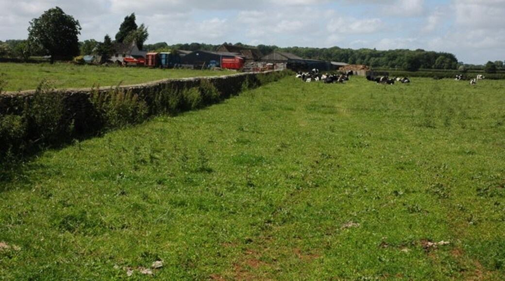 Photo "Tetbury Upton" by Philip Halling (CC BY-SA) / Cropped from original