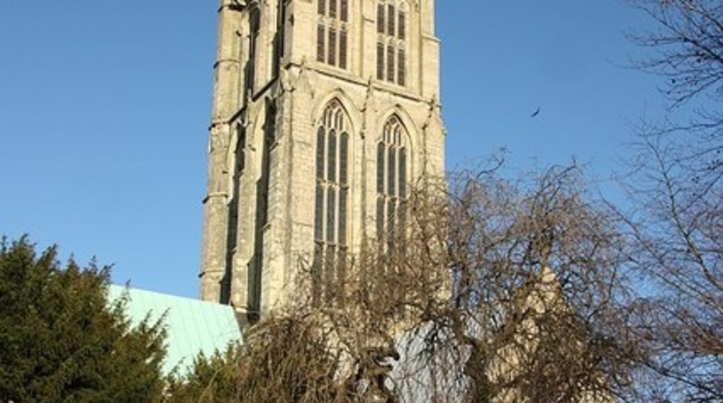 Richard Croft (CC BY-SA) 的「豪頓大教堂」相片 / 由原圖裁切