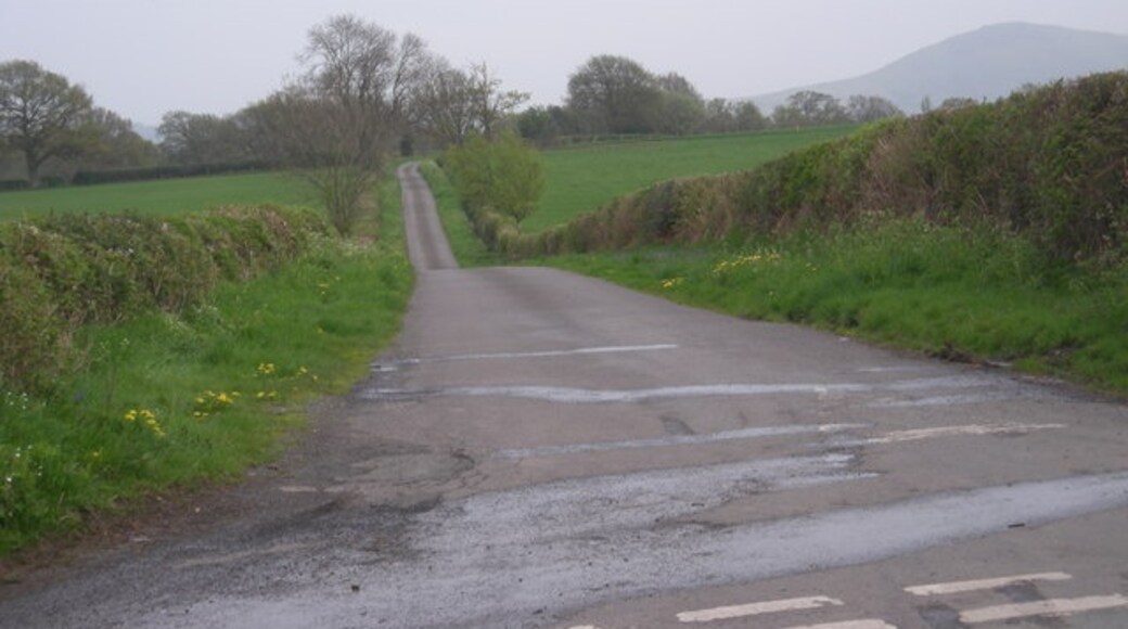 Photo "Smethcott" by Row17 (CC BY-SA) / Cropped from original