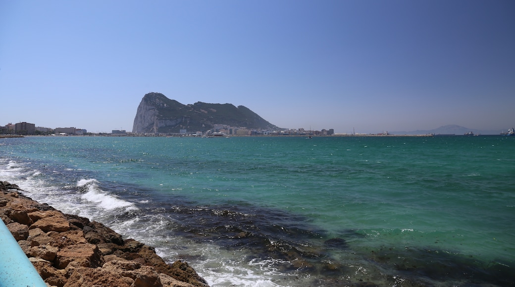 "Bay of Gibraltar"-foto av logopop (CC BY-SA) / Urklipp från original