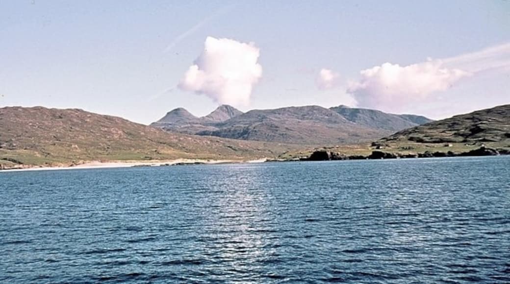 Photo "Isle of Rum" by Gordon Hatton (CC BY-SA) / Cropped from original