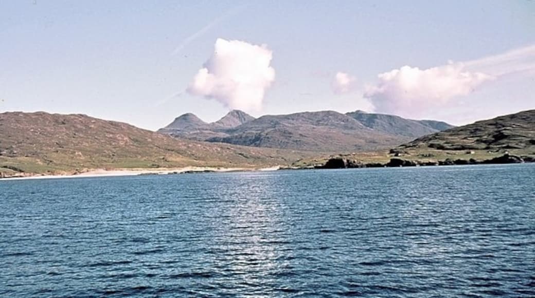 Foto „Isle of Rum“ von Gordon Hatton (CC BY-SA)/zugeschnittenes Original