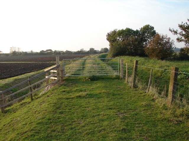 Ảnh "Gayton le Marsh" của Ian Paterson (CC BY-SA) / Cắt từ ảnh gốc